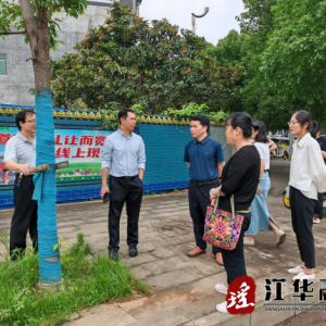 万汝青召开城区围挡整治工作现场会