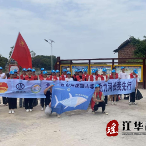 江华界牌乡青年争当“河小青”
