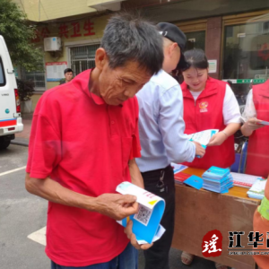 桥市乡：入户宣传河道保洁，推动河长制落地生根