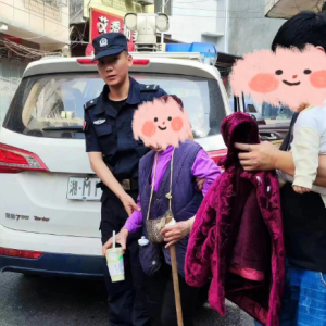 江华公安局：百岁老人迷路街头 民警暖心送回家中