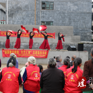 江华涛圩镇：文艺进村送欢乐