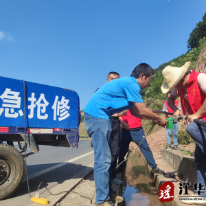 江华水口镇：我为群众办实事，维修水管保民生