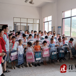 江华涔天河镇：开展“践行党的二十大 筑梦前行心向党”六一庆祝活动