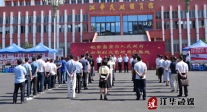 “摆摊设点”听民意 服务群众“零距离”