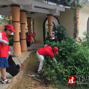 江华水口镇：卫生环保志愿者 广场义务美容师