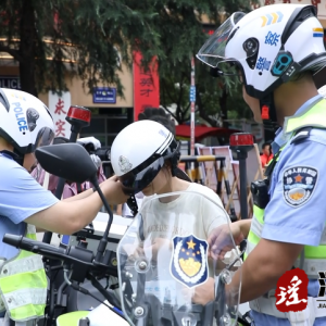江华：考生晕车 交警专车护送