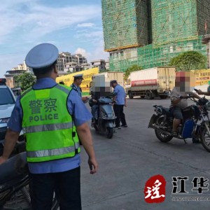 江华沱江镇：执法护航道路