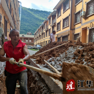 江华水口镇：帮助疏通下水道 为民解忧暖人心