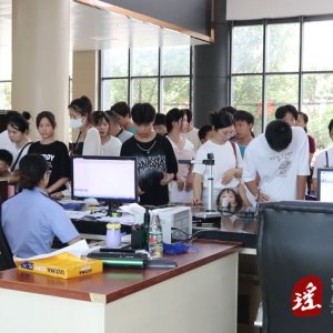 江华公安局：多措并举应对办证高峰