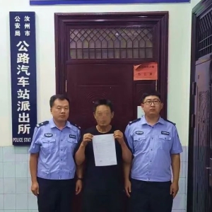 冲撞执法车、狂飙逃逸，电影中的情节真实上演……