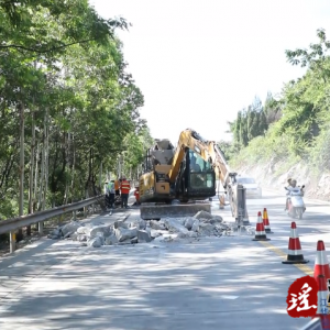 江华公路建设养护中心：骄阳酷暑忙养护