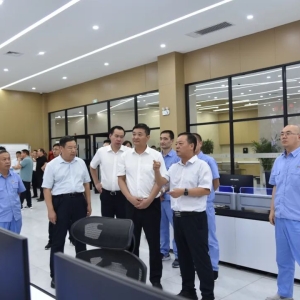 韩春晓调研产业发展和项目建设情况