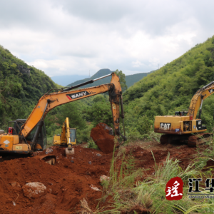 江华涛圩镇石头寨村：齐心修路促振兴
