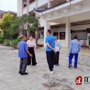 江华水口镇：关爱老人出行，普及交通安全知识