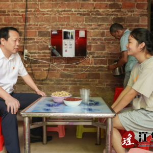 段贵建走访慰问家庭困难大学新生