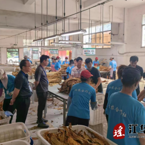 江华涛圩镇：烤烟收购忙