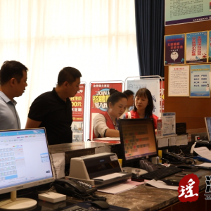 何开银调研指导江华第五次全国经济普查工作