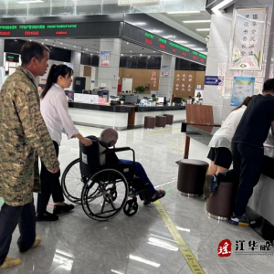 江华行政审批服务局：帮代办助残办证，优化政务环境