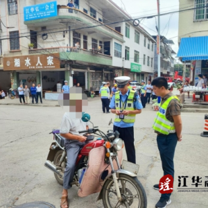 江华码市镇两节前开展交通安全整治行动