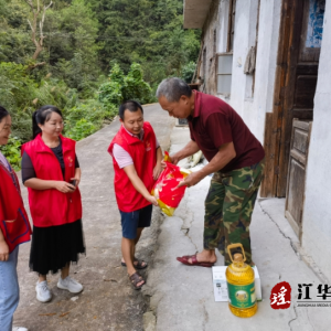 江华湘江乡：温情关爱 共度佳节