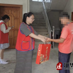 江华大圩镇：节前走访慰问困难残疾人