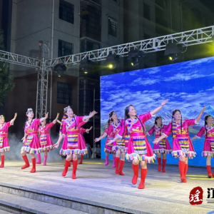 江华沱江镇为人社区：举办“情满中秋，欢度国庆”文艺晚会