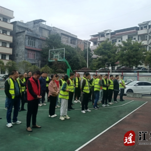 江华大圩：开展交通劝导，保障平安出行