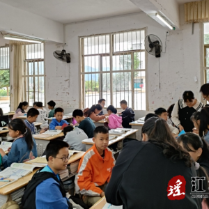 江华：两校交流促发展
