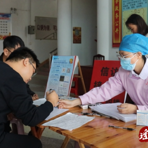 江华大圩镇：干部群众积极献血