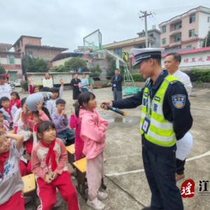 江华码市镇开展入校普法与道路交通安全宣讲活动