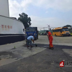 江华界牌乡：改善路面环境保障通行安全