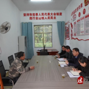 伍继承以人大代表身份开展接待选民活动