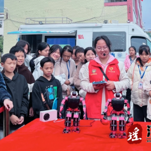 江华小圩中学：科普大篷车进校园