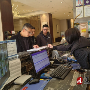 江华沱江镇：开展“利剑护蕾 雷霆出击”检查行动