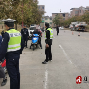 江华小圩壮族乡：多部门联合开展年末道路交通安全执法行动