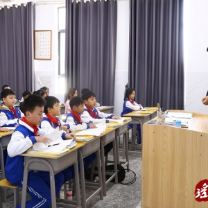 宋金平：老师小助手同学好榜样