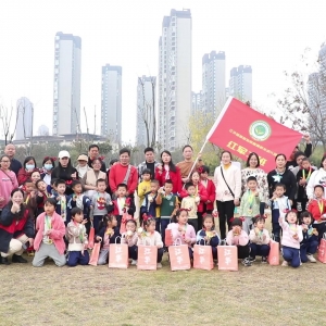 江华县直属机关幼儿园：亲子徒步迎新年