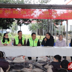江华慈善总会联合爱心企业开展慈善助学活动