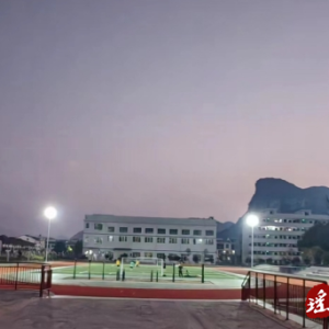 江华小圩壮族乡：点亮灯光球场 丰富群众文娱生活