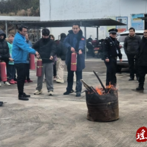 江华涔天河镇：开展小微企业消防安全应急演练 持续优化营商环境