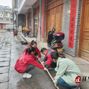 江华涔天河镇：为民办实事 维修水管解民忧