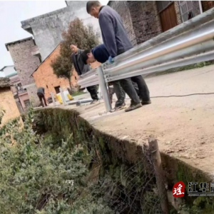 江华河路口镇：装护栏消隐患 护安全
