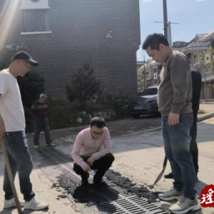江华涔天河镇：沟盖排水板修复 消除道路交通安全隐患