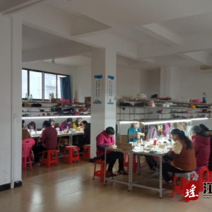 江华大圩镇：小微企业进小区，助力搬迁群众持续稳定就业增收