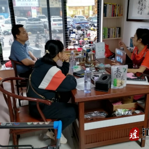 江华统计局等部门深入企业开展统计服务