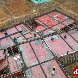 江华：降服降雨影响 抢抓工程进度