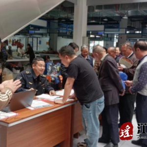 江华： 为商户上门办证 市场监管环境再优化