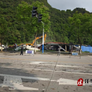重拳出击拆“三非” 水口集镇换新颜