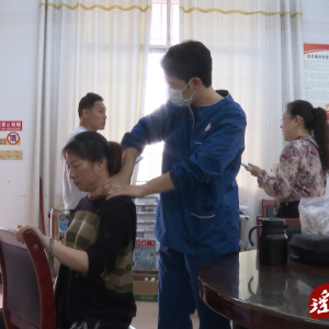 江华妇幼保健院入校开展中医爱心义诊