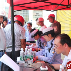江华公安局交警大队：涛圩集中上牌便民服务暖人心
